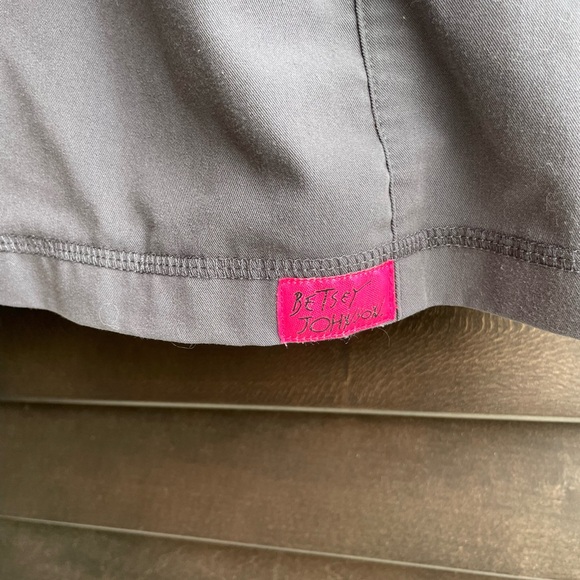 Betsey Johnson Grey Scrub Top with Pink details Large - Picture 2 of 8